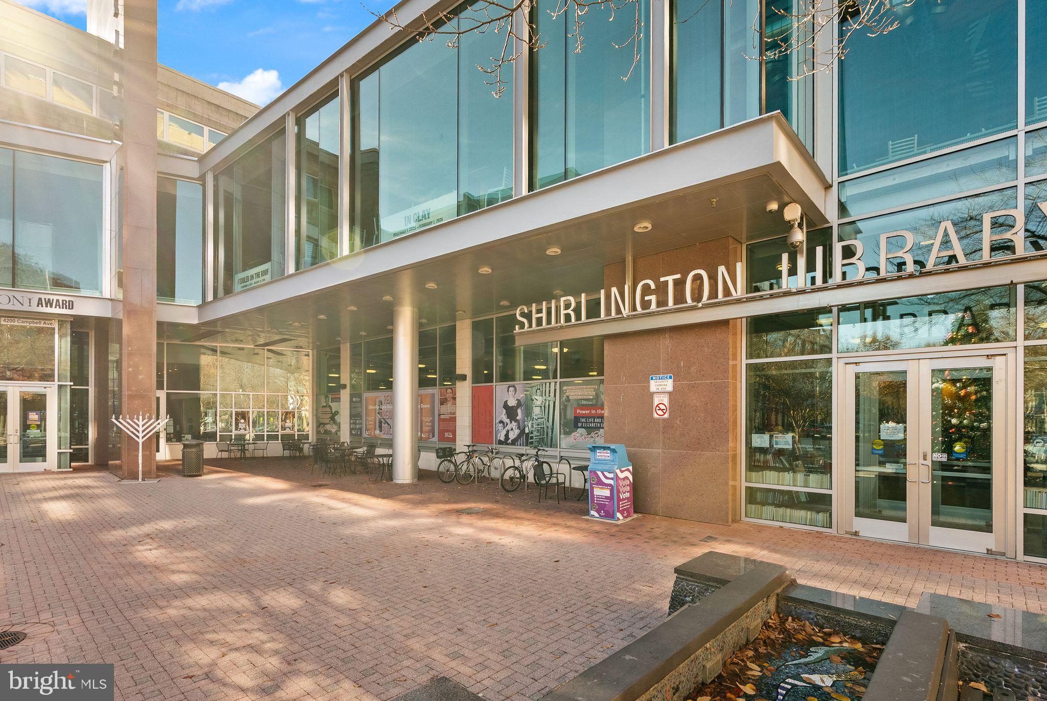 2592 South Arlington Mill Drive, Unit 7 Arlington, VA 22206 - Photo 31 of 44 a front view of a building