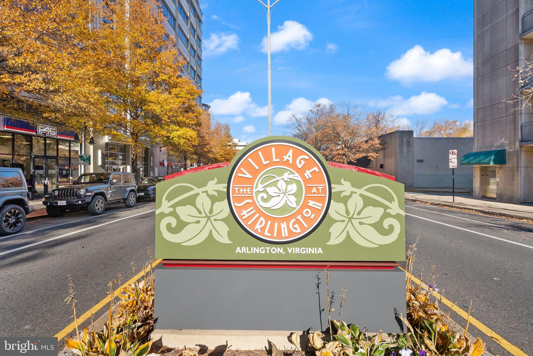 2592 South Arlington Mill Drive, Unit 7 Arlington, VA 22206 - Photo 32 of 44 a sign that is on a pole