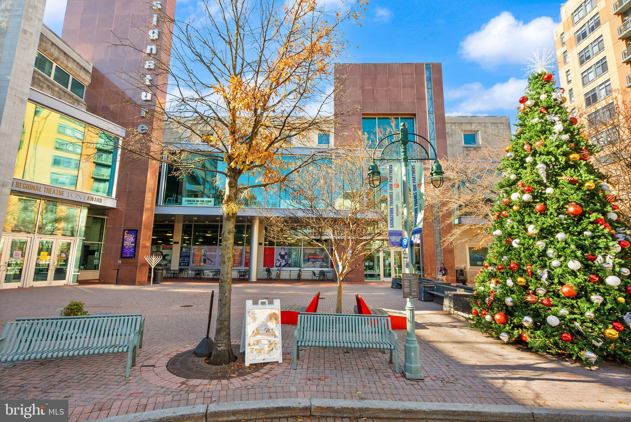 2592 South Arlington Mill Drive, Unit 7 Arlington, VA 22206 - Photo 36 of 44 a outdoor view of a building with traffic signal lights