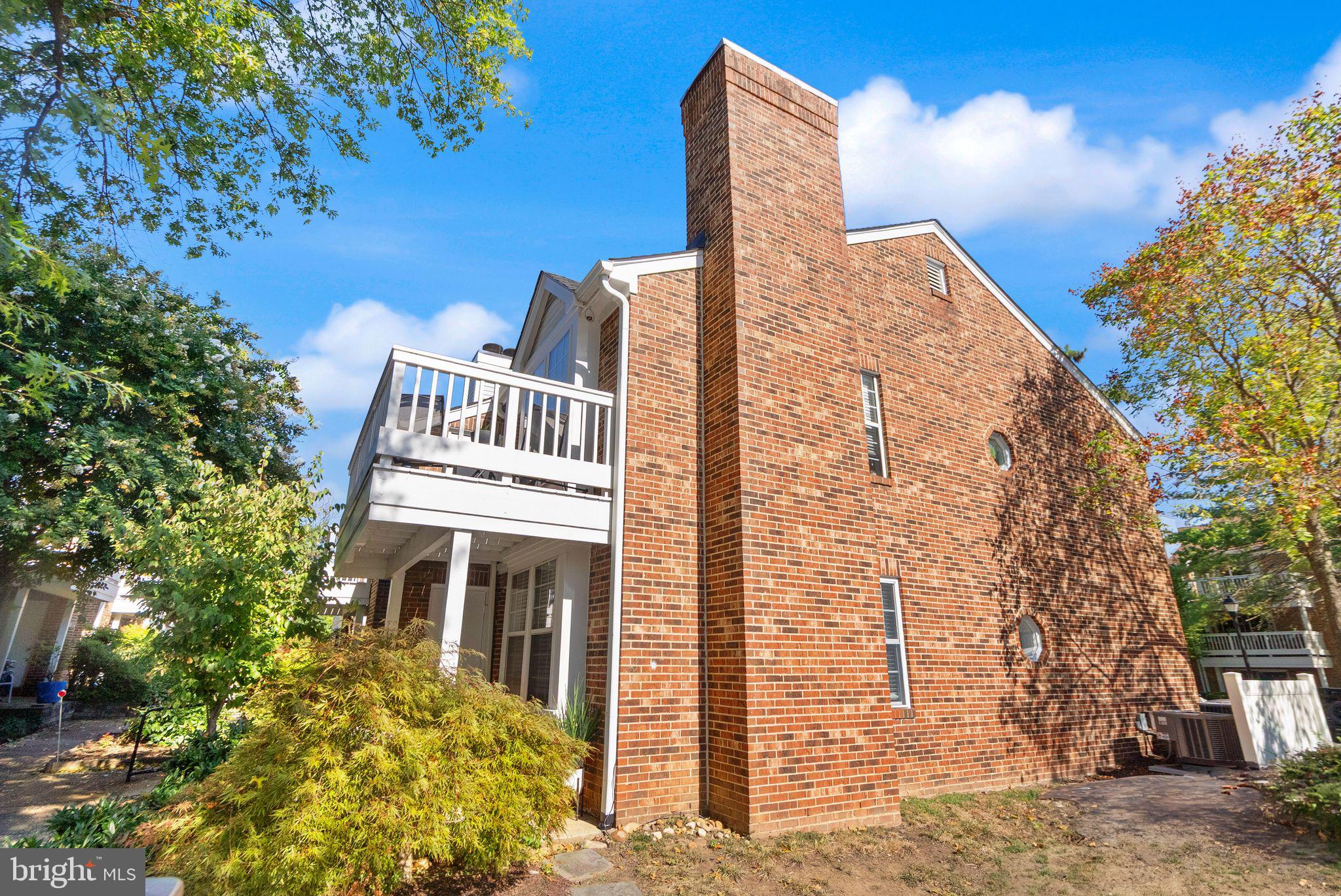 2592 South Arlington Mill Drive, Unit 7 Arlington, VA 22206 - Photo 5 of 44 a view of a multi story residential apartment building with a yard