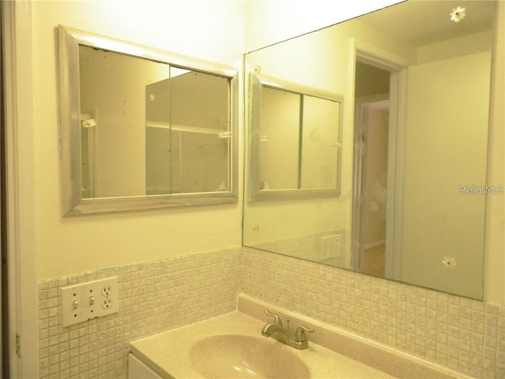 911 Washington Avenue Southwest, Unit 304 Largo, FL 33770 - Photo 20 of 26 a bathroom with a bathtub