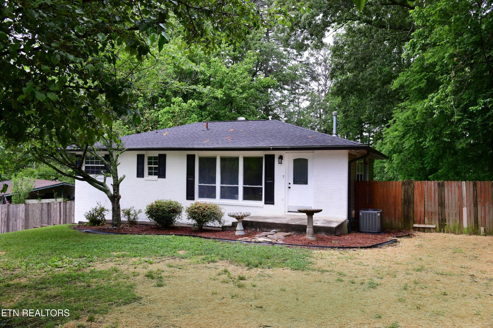 102 Henderson Lane Oak Ridge, TN 37830 - Photo 2 of 26 Gallery Image 2