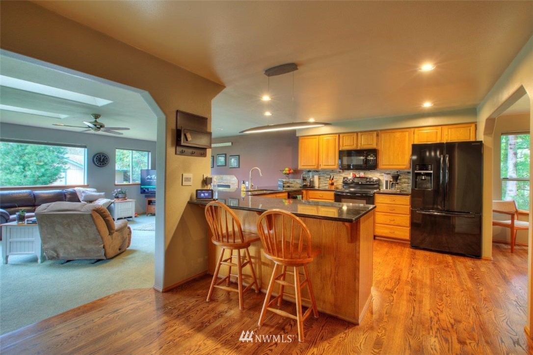 12911 Patriot Way Renton, WA 98059 - Photo 11 of 36