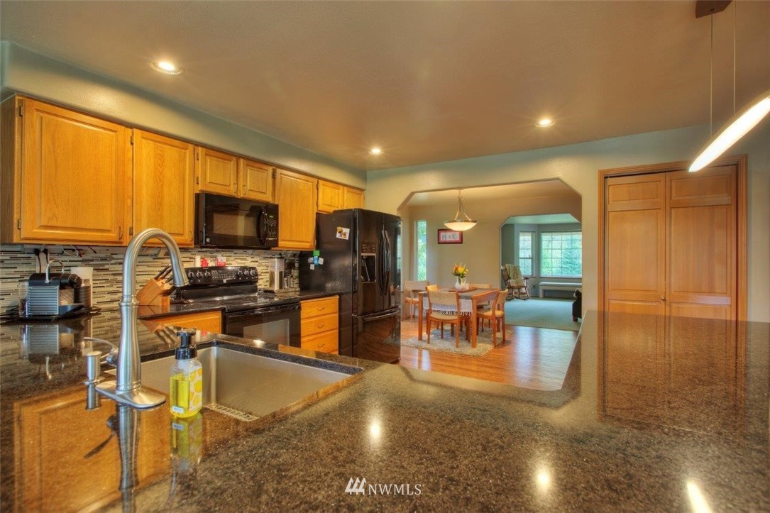 12911 Patriot Way Renton, WA 98059 - Photo 12 of 36