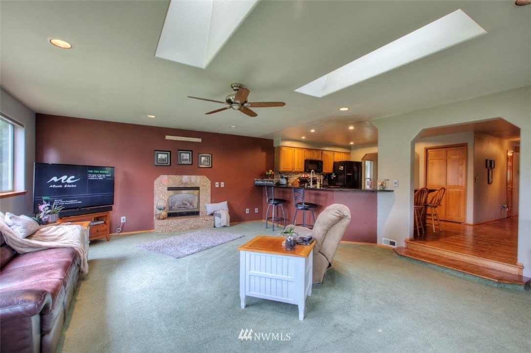 12911 Patriot Way Renton, WA 98059 - Photo 13 of 36