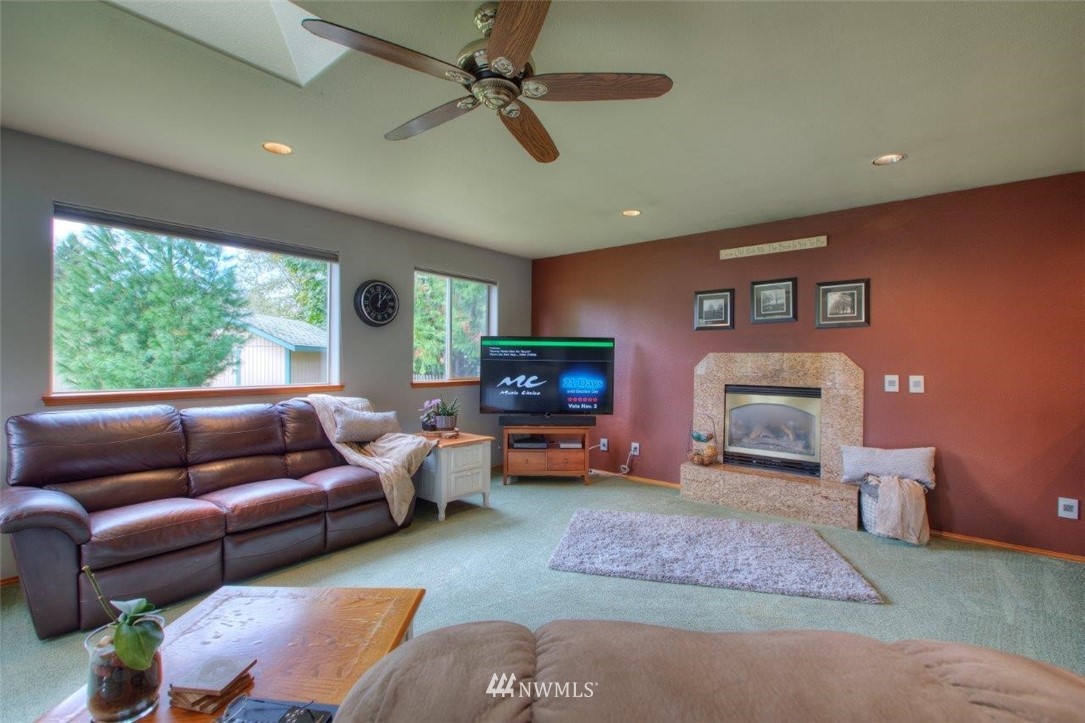 12911 Patriot Way Renton, WA 98059 - Photo 14 of 36