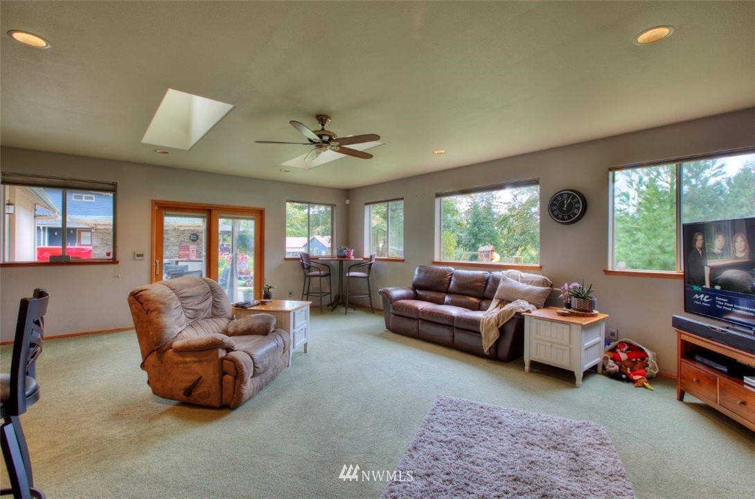 12911 Patriot Way Renton, WA 98059 - Photo 15 of 36