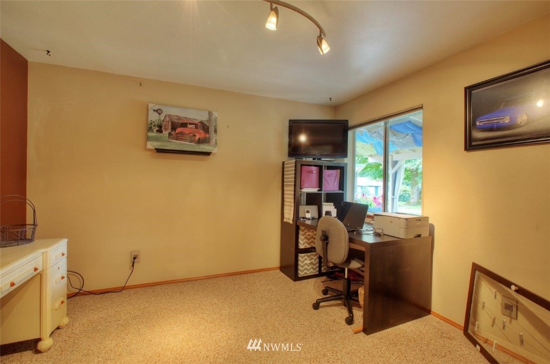 12911 Patriot Way Renton, WA 98059 - Photo 16 of 36
