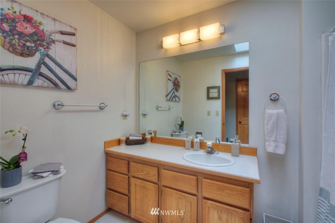 12911 Patriot Way Renton, WA 98059 - Photo 20 of 36