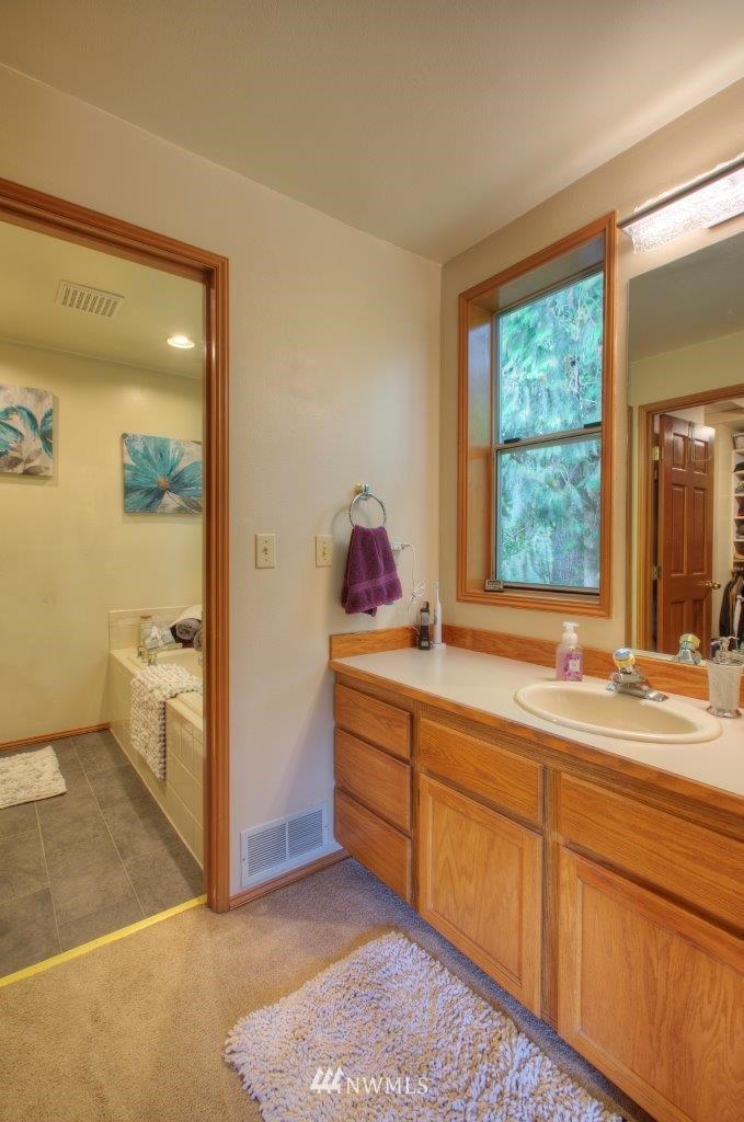 12911 Patriot Way Renton, WA 98059 - Photo 23 of 36
