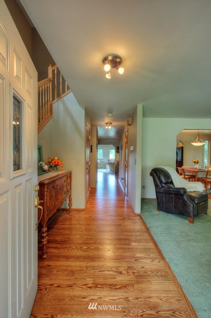 12911 Patriot Way Renton, WA 98059 - Photo 4 of 36