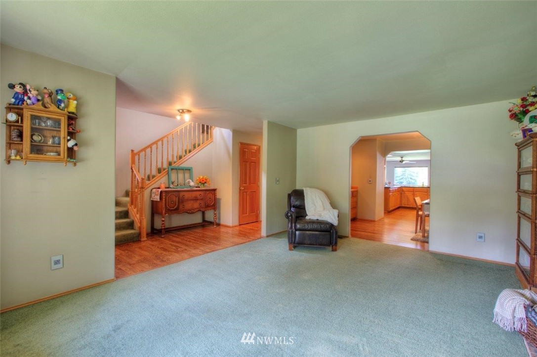 12911 Patriot Way Renton, WA 98059 - Photo 7 of 36