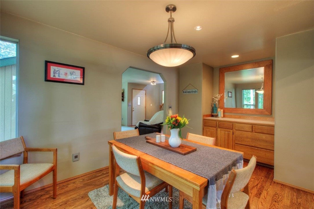 12911 Patriot Way Renton, WA 98059 - Photo 9 of 36