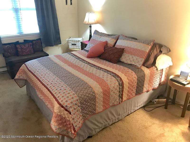 127 B Azalea Court, Unit 1002 Lakewood, NJ 08701 - Photo 6 of 10 a bedroom with a bed and a window