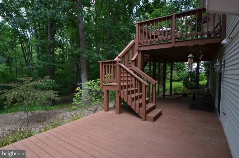 2010 Roundhouse Road Vienna, VA 22181 - Photo 25 of 30 a view of a wooden deck with a yard