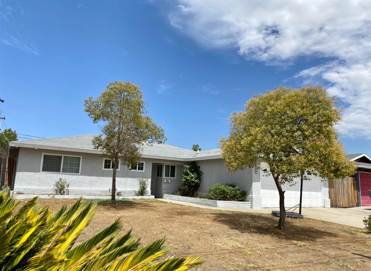 115 Gettysburg Avenue Clovis, CA 93612 - Photo 17 of 17 a front view of a house with a yard