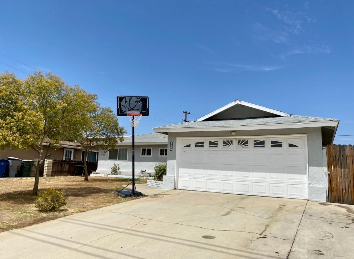 115 Gettysburg Avenue Clovis, CA 93612 - Photo 2 of 17 a view of a house with street