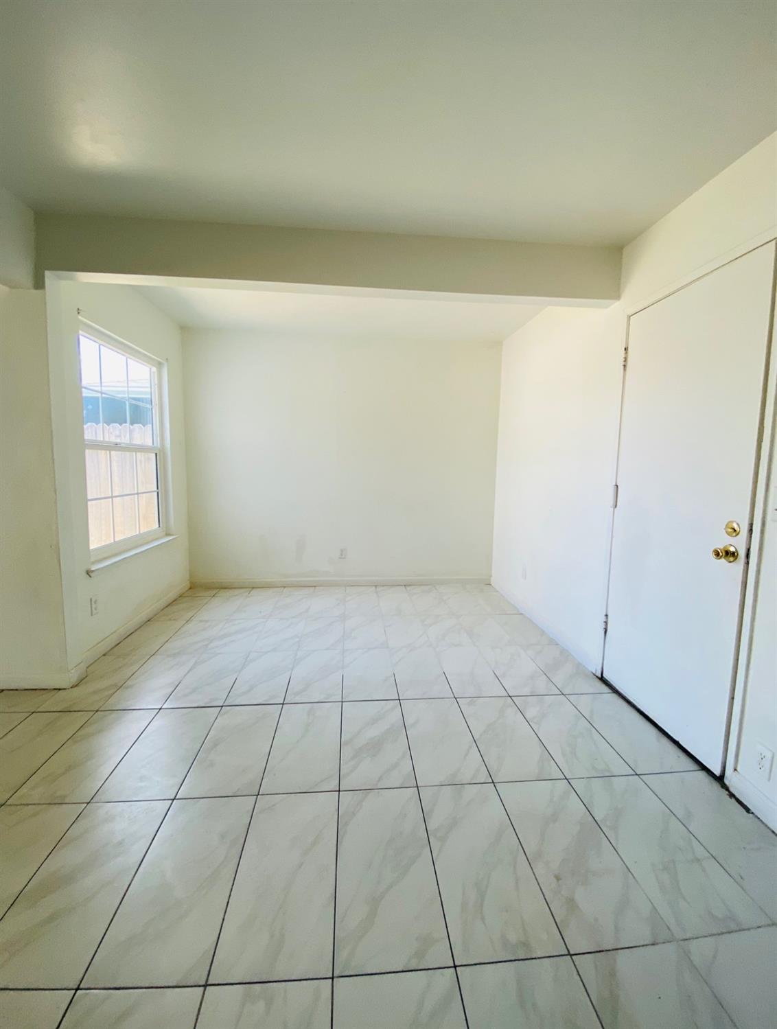 115 Gettysburg Avenue Clovis, CA 93612 - Photo 7 of 17 a view of an empty room and window