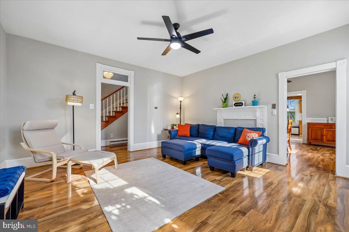 22165 Big Woods Road Dickerson, MD 20842 - Photo 2 of 28 Living Room