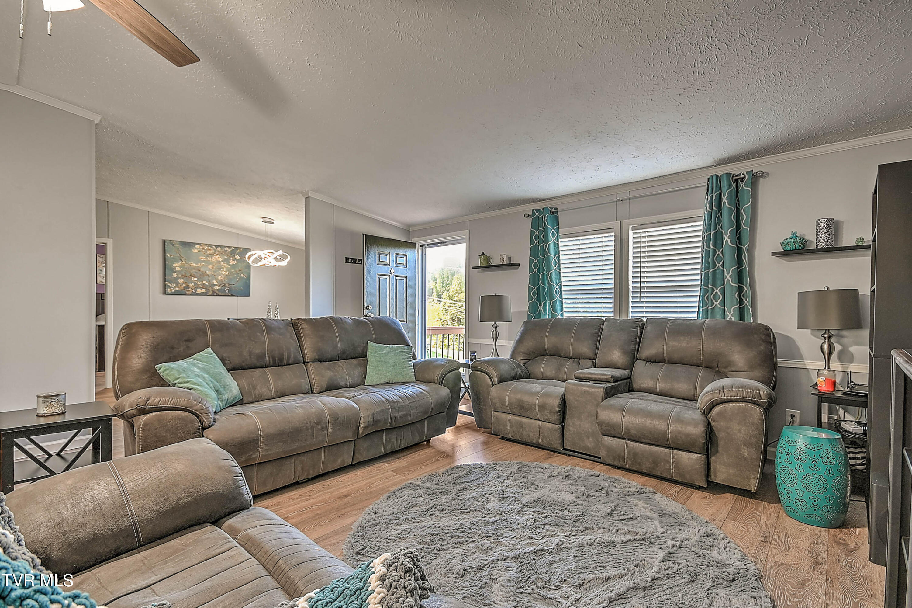 540 Long Hollow Road Elizabethton, TN 37643 - Photo 11 of 36 Living Room