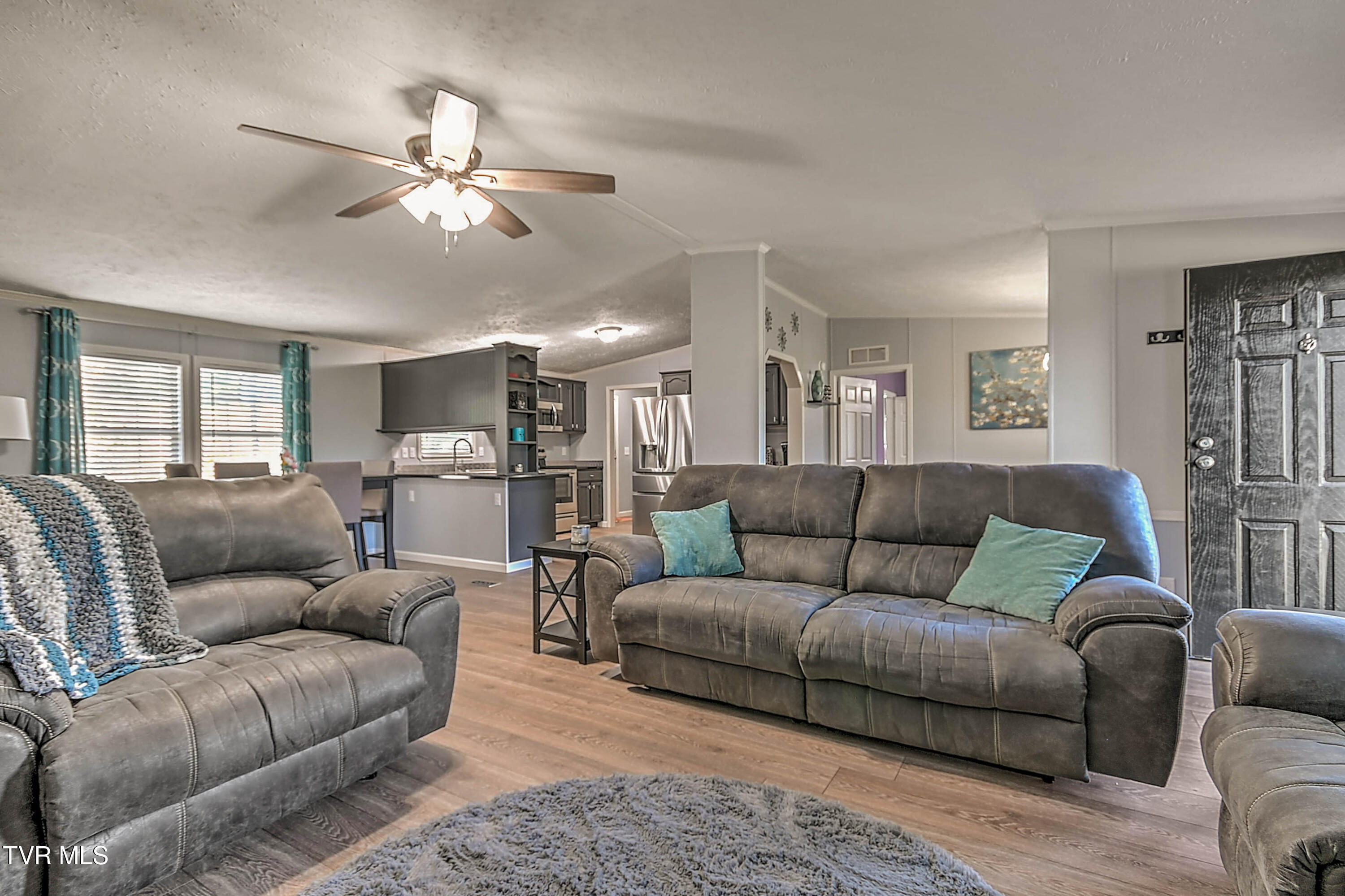 540 Long Hollow Road Elizabethton, TN 37643 - Photo 12 of 36 Living Room