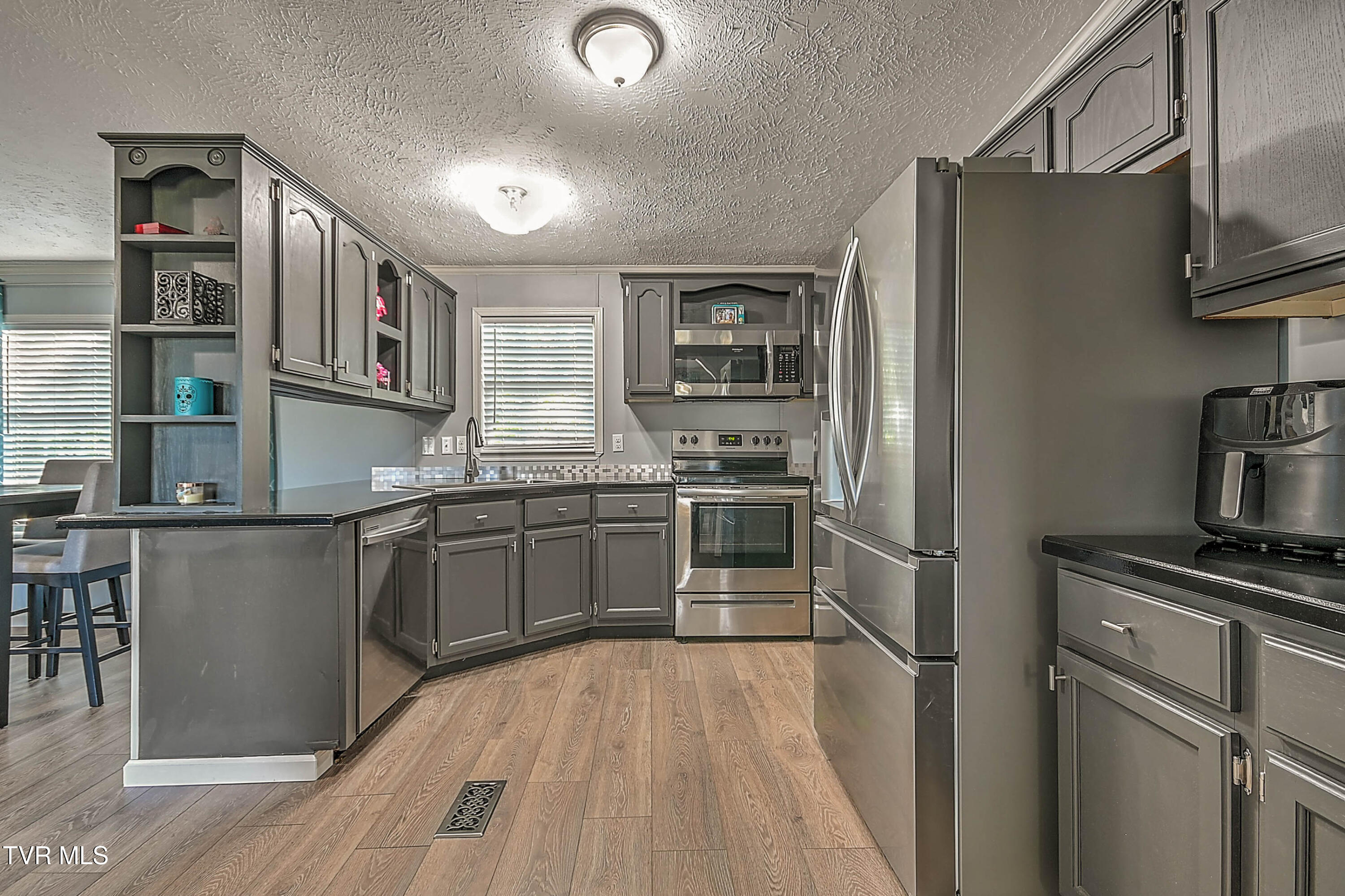 540 Long Hollow Road Elizabethton, TN 37643 - Photo 17 of 36 Kitchen