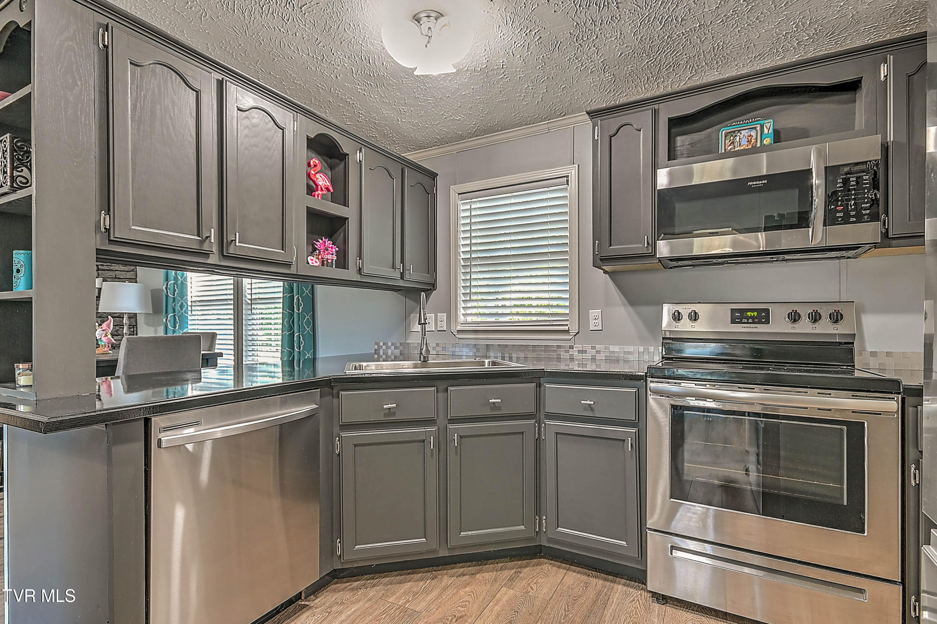 540 Long Hollow Road Elizabethton, TN 37643 - Photo 19 of 36 Kitchen