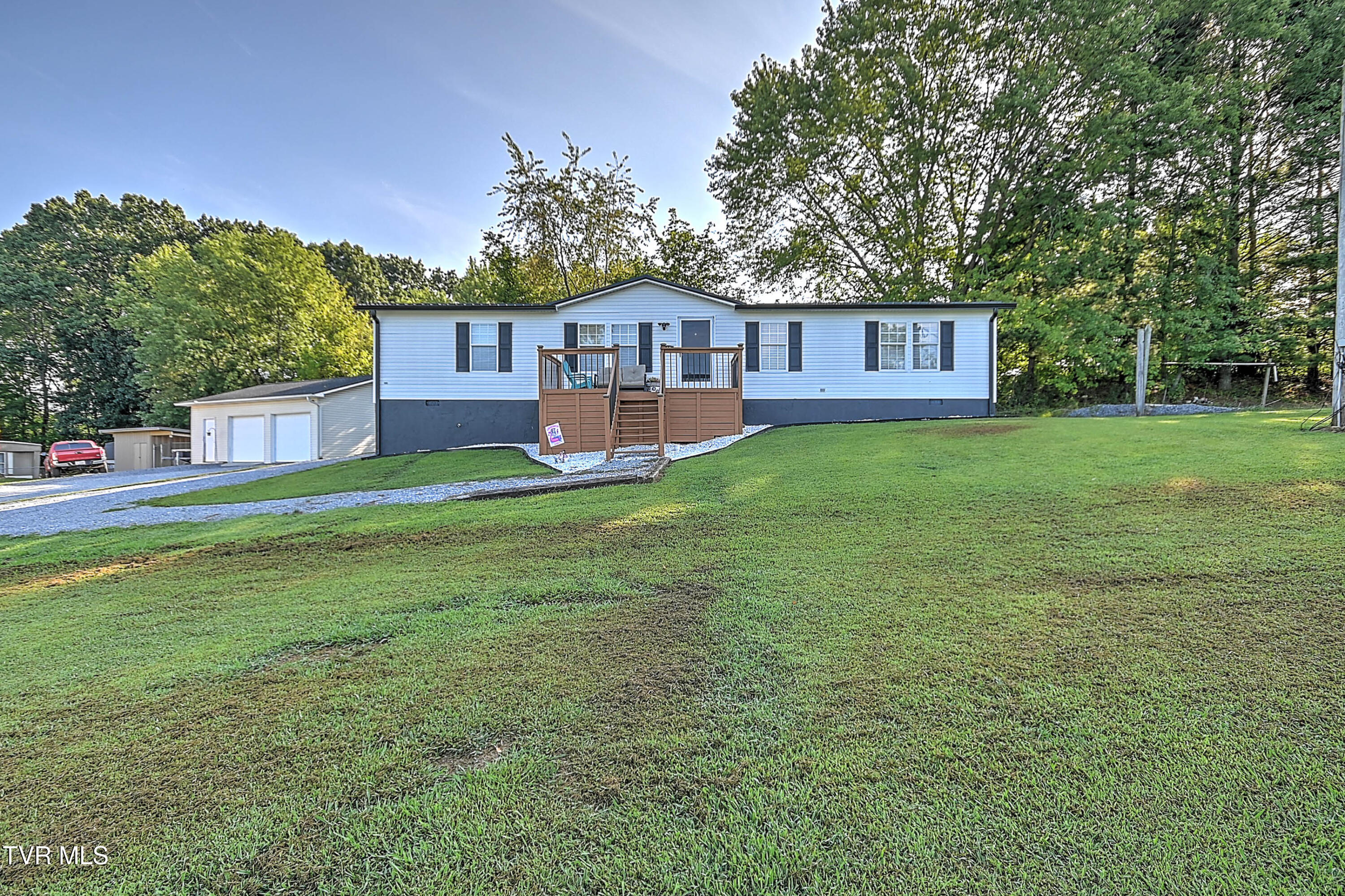 540 Long Hollow Road Elizabethton, TN 37643 - Photo 2 of 36 Front of Home