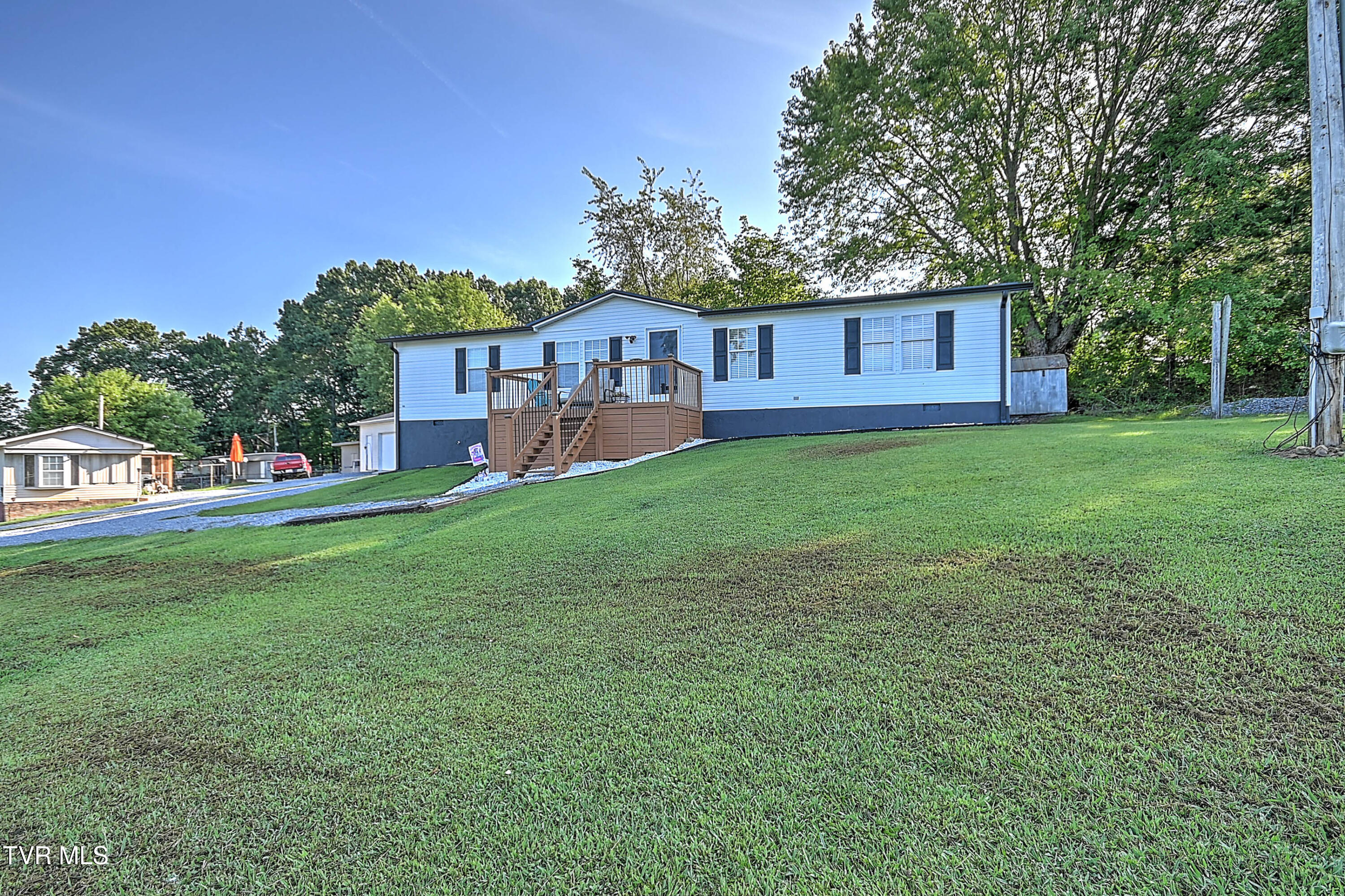 540 Long Hollow Road Elizabethton, TN 37643 - Photo 3 of 36 Front of Home