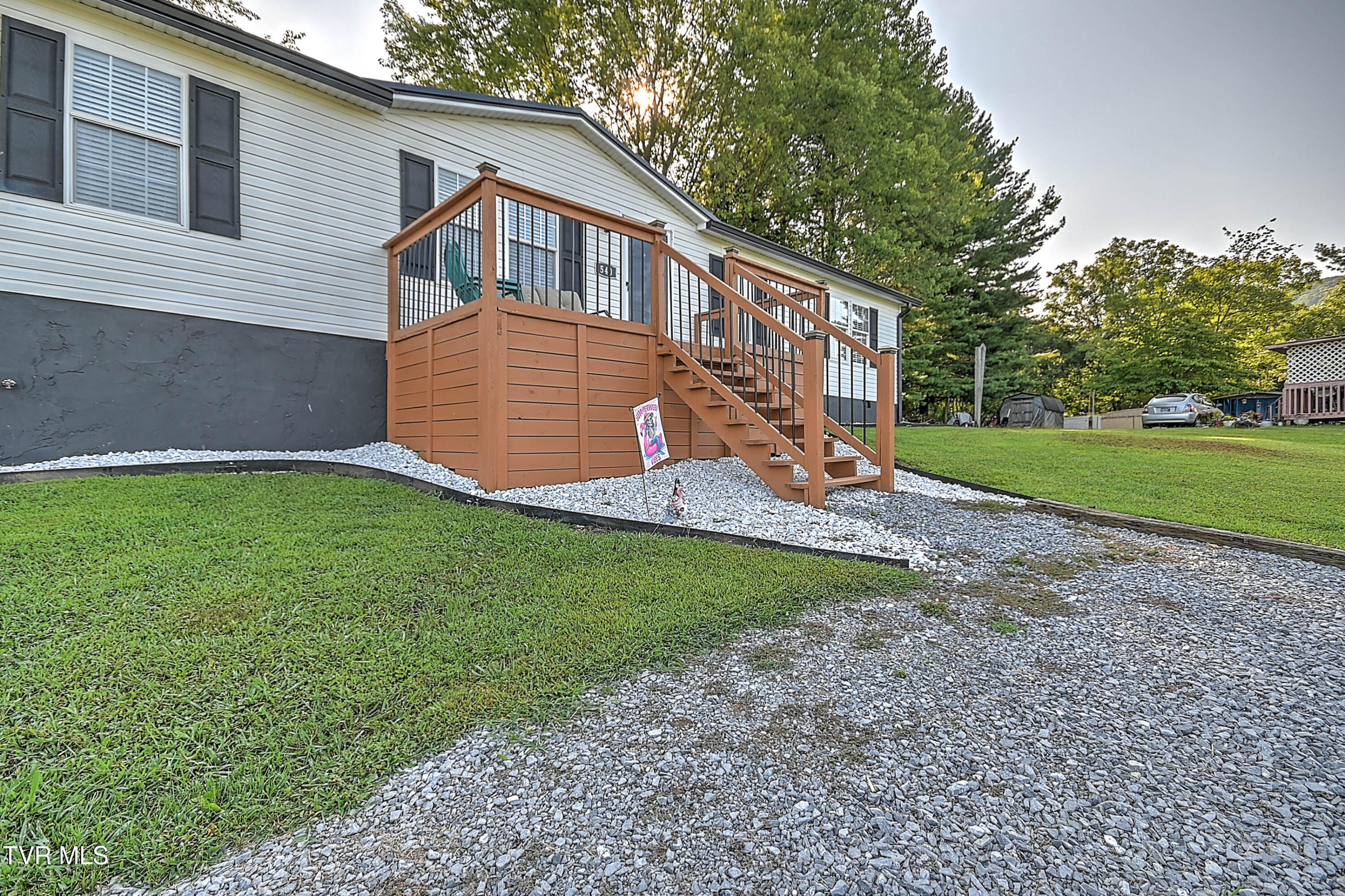 540 Long Hollow Road Elizabethton, TN 37643 - Photo 4 of 36 Front of Home
