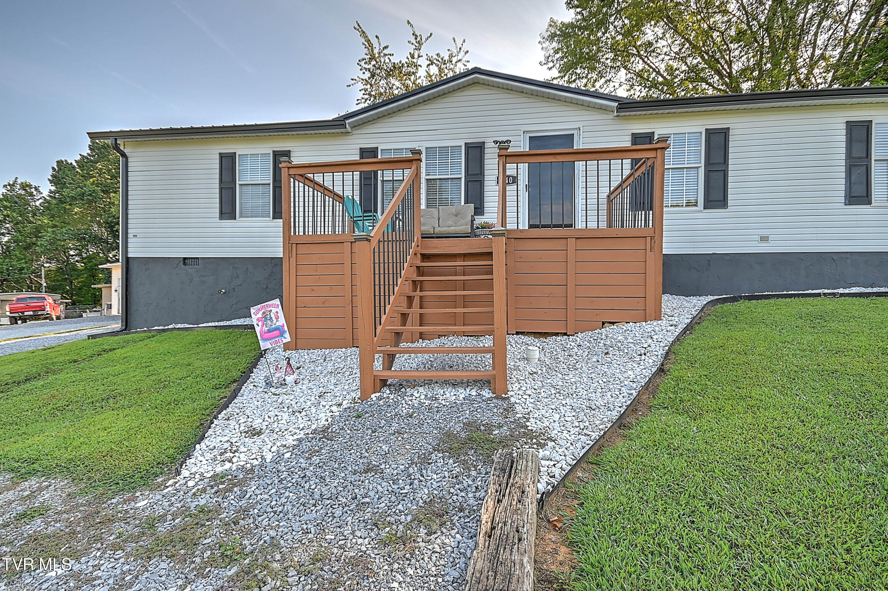 540 Long Hollow Road Elizabethton, TN 37643 - Photo 5 of 36 Front of Home