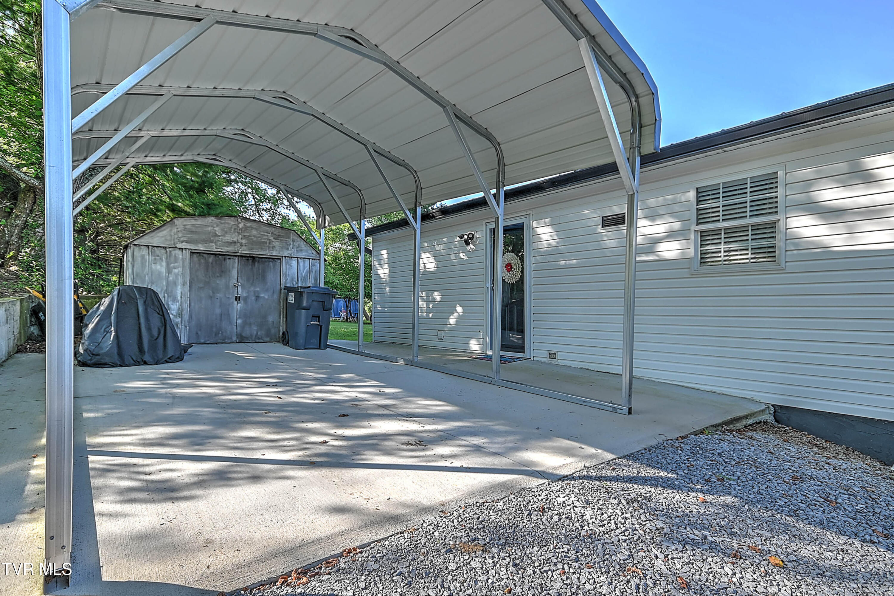 540 Long Hollow Road Elizabethton, TN 37643 - Photo 7 of 36 Huge Carport