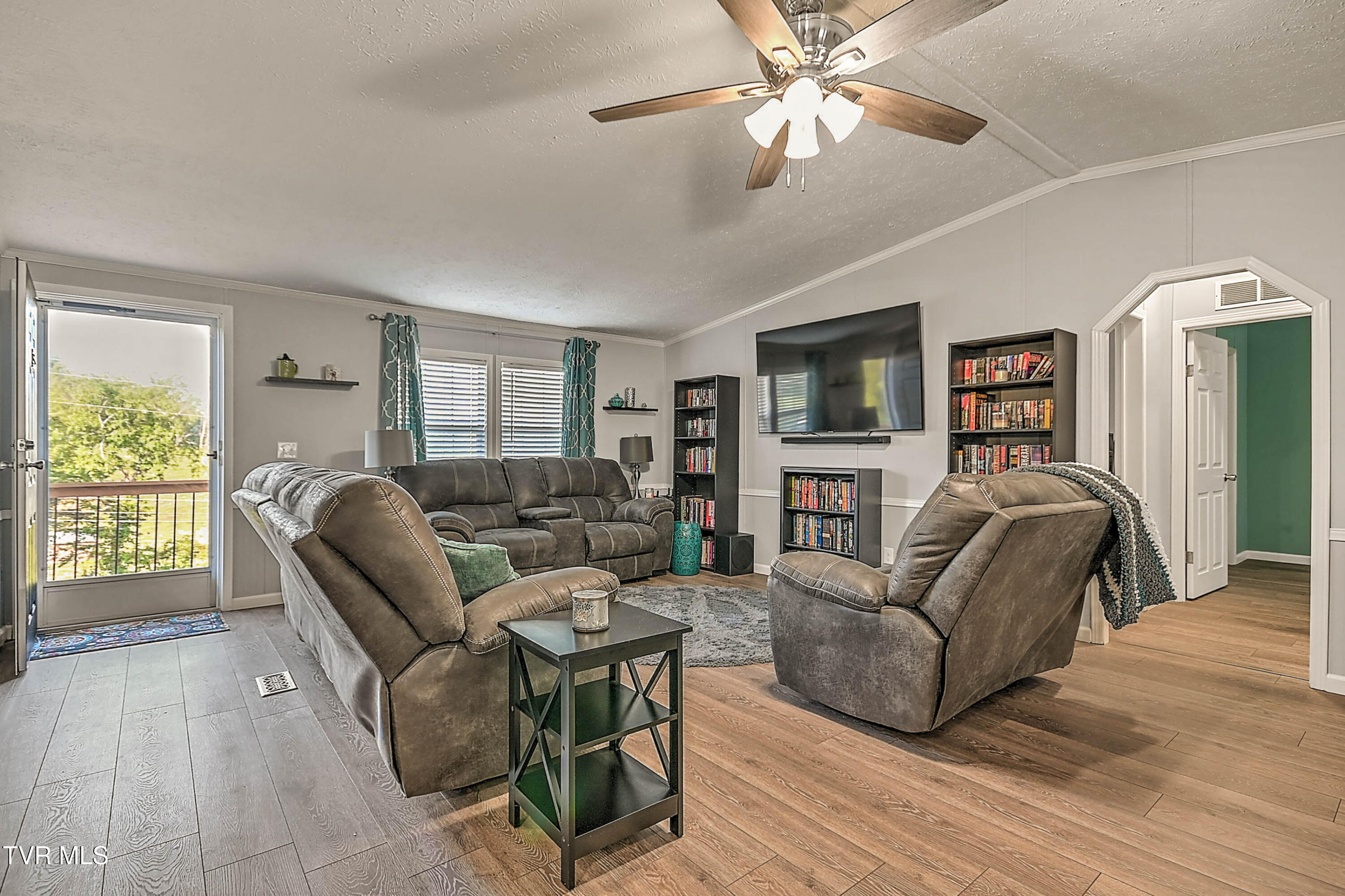 540 Long Hollow Road Elizabethton, TN 37643 - Photo 10 of 36 Living Room