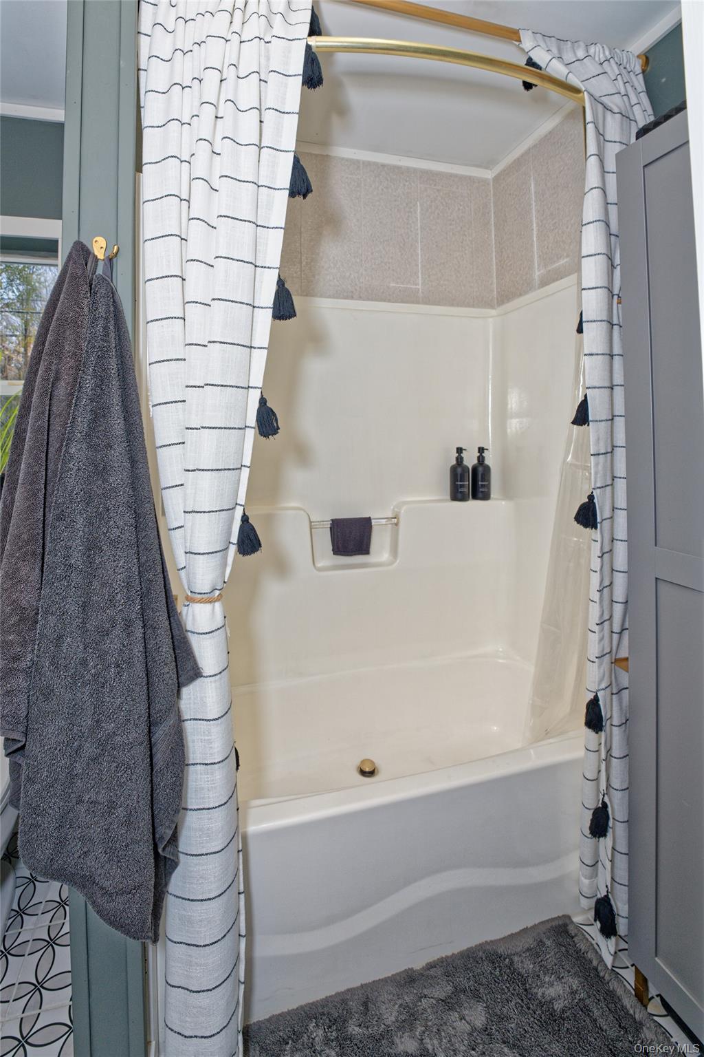 28 Matthew Drive Castleton-on-Hudson, NY 12033 - Photo 15 of 26 Bathroom with shower / tub combo