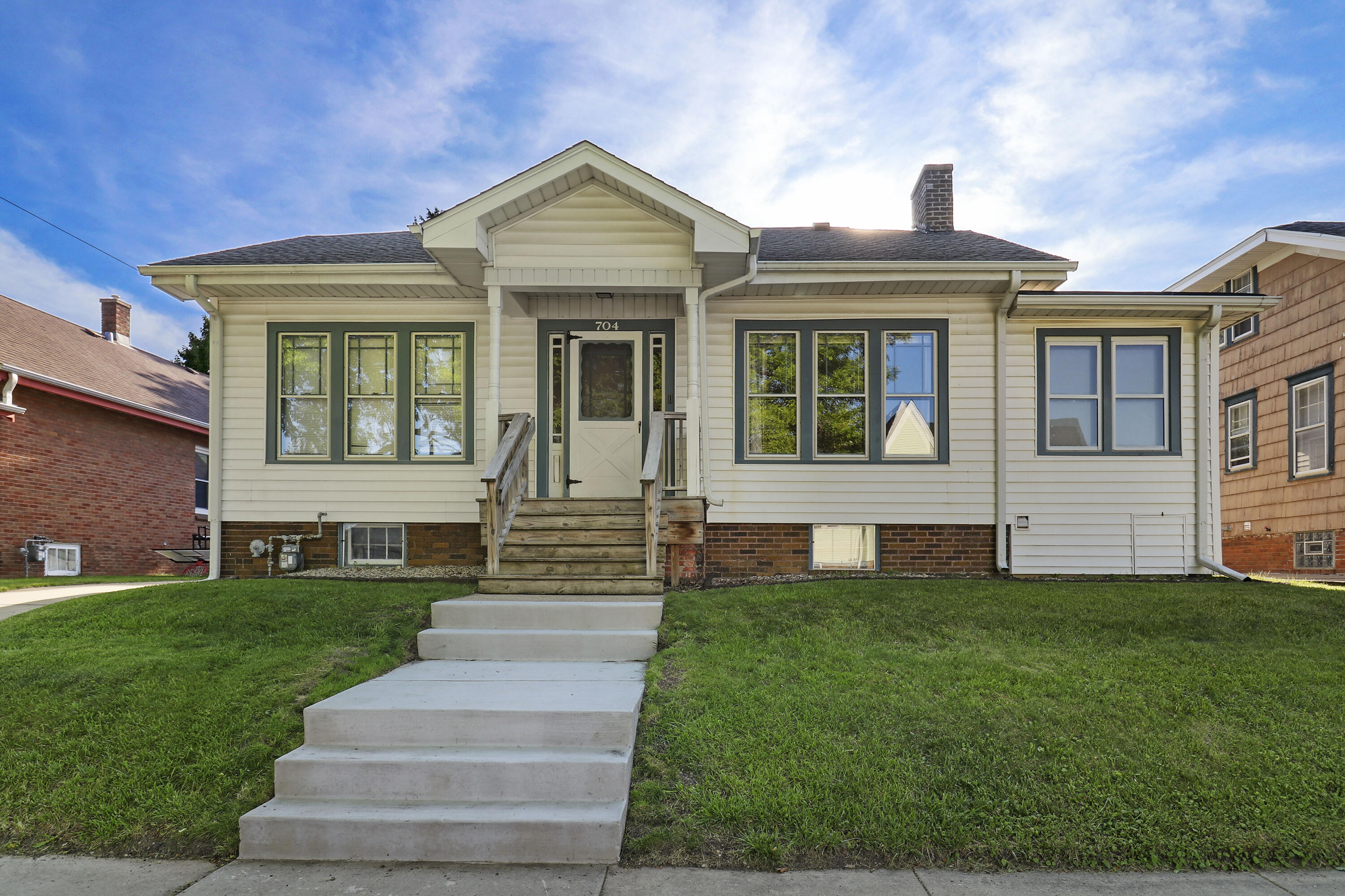 704 Monroe Avenue Racine, WI 53405 - Photo 1 of 1 704 Monroe Ave, Racine, WI - 25