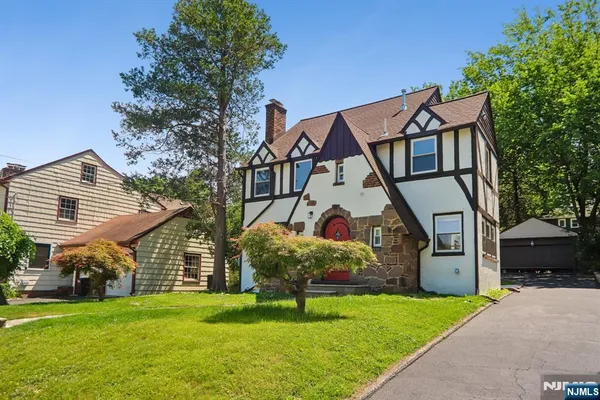 $989,000 | 6 Norfolk Avenue, Maplewood, NJ 07040