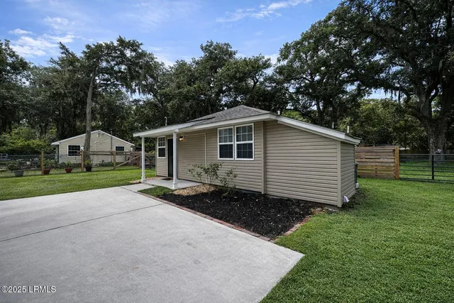 $1,650 | 1805 Battery Park Drive, Port Royal, SC 29935