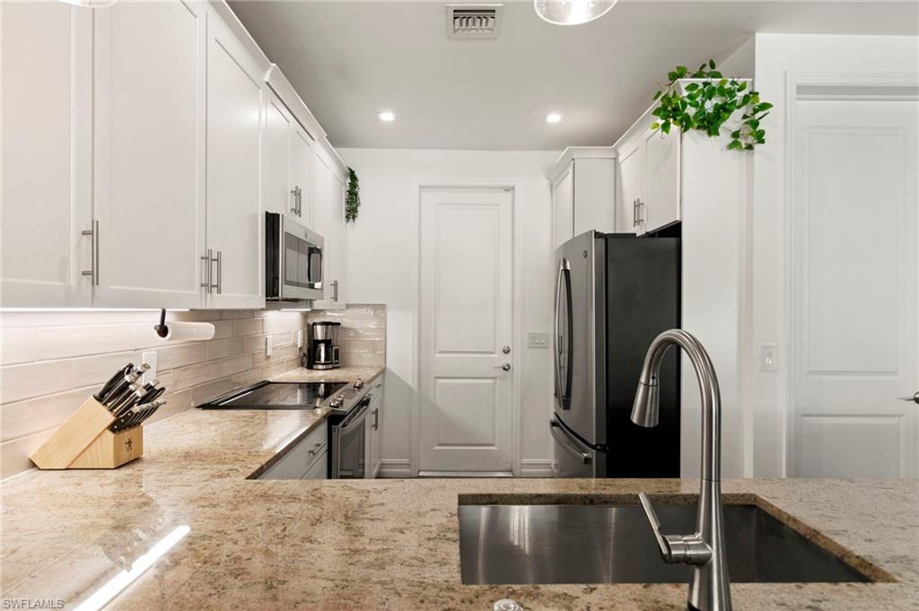 7598 Rockefeller Drive Naples, FL 34119 - Photo 8 of 27