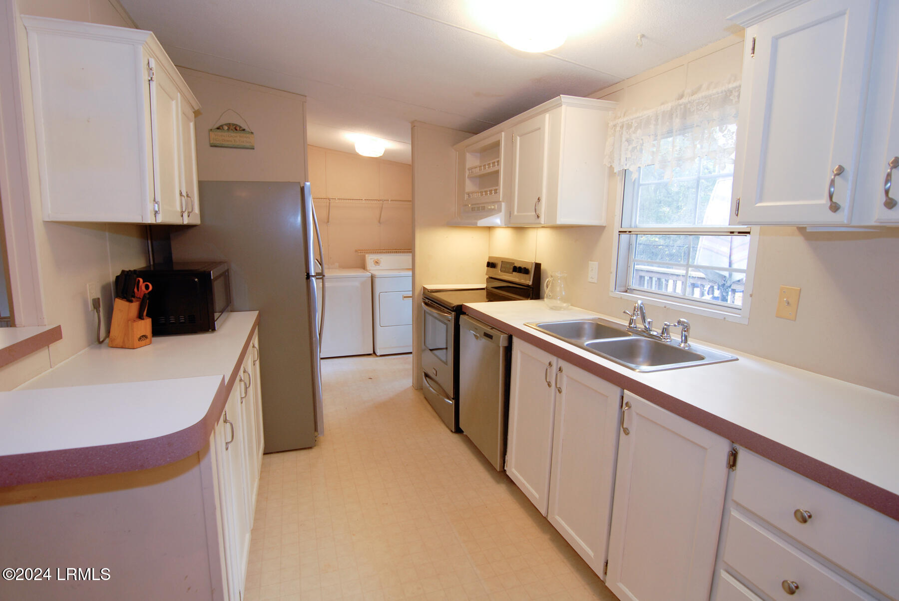 21 Mixon Road St. Helena Island, SC 29920 - Photo 9 of 29 Kitchen