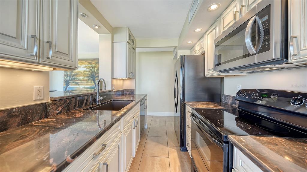 1055 Beach Road, Unit B602 Sarasota, FL 34242 - Photo 24 of 92 Gallery Image 24