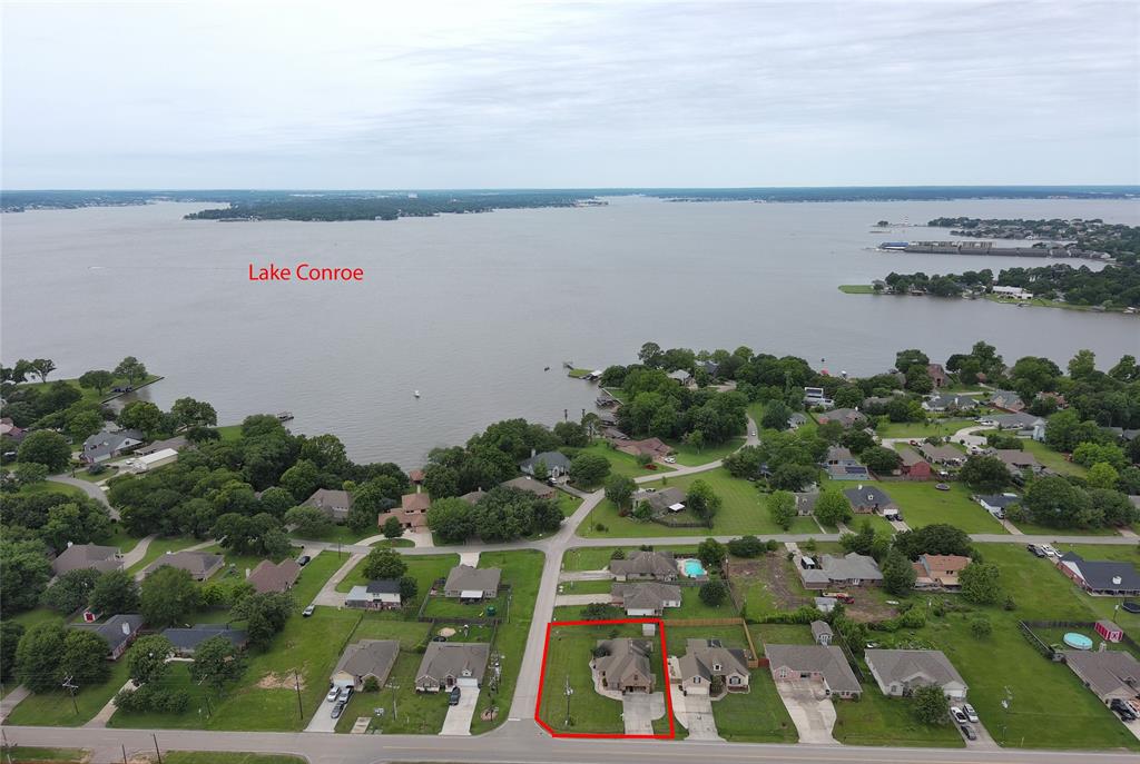 New listing available in Hawthorne Ridge on Lake Conroe