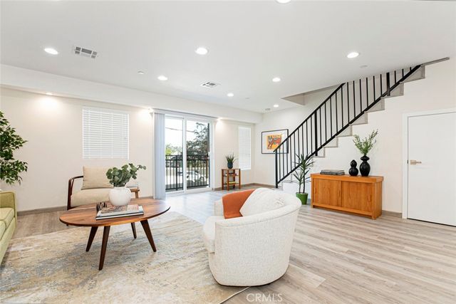 $5,200 | 4511 Russell Avenue, Unit 4, Los Feliz, CA 90027