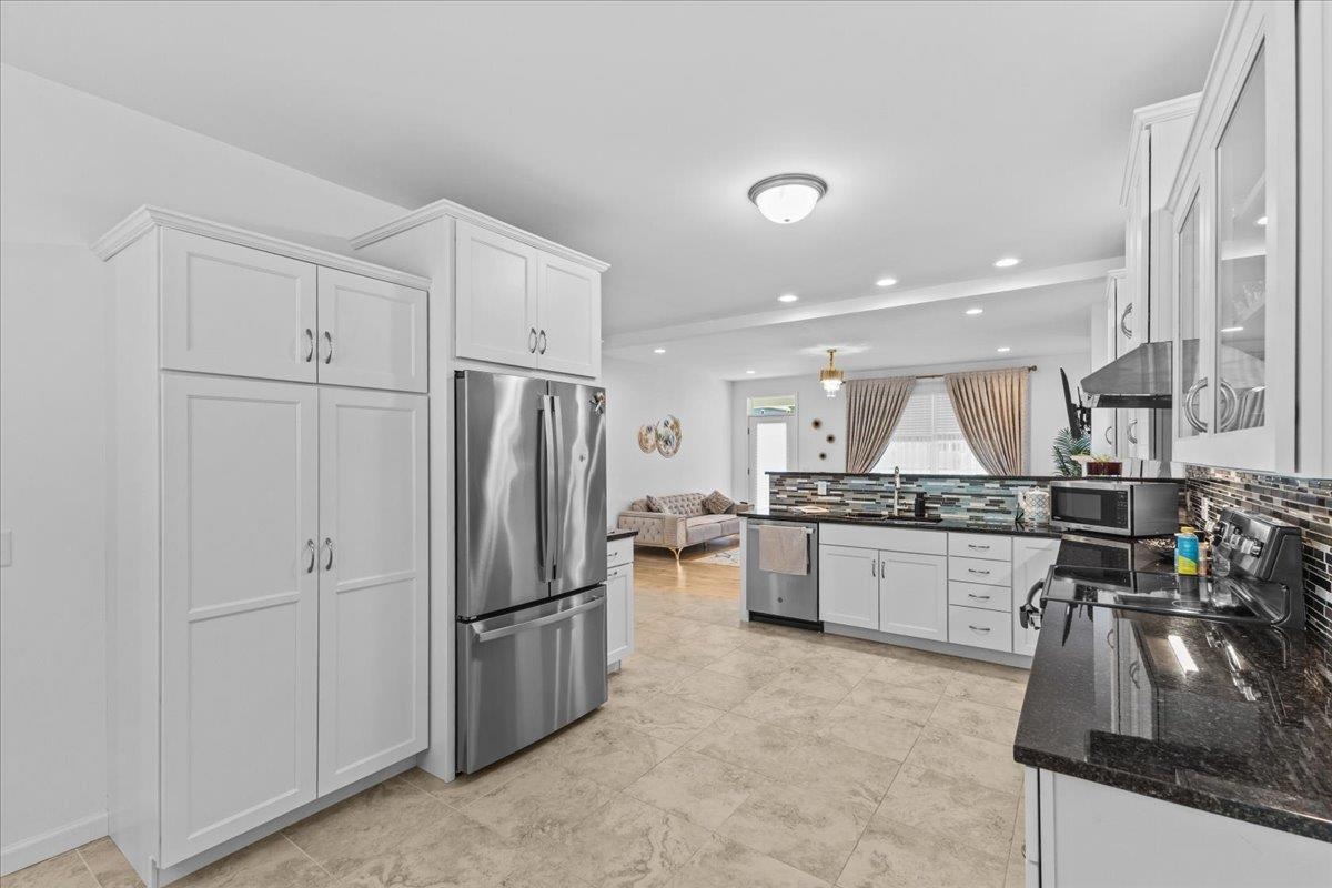 139 Wildlife Loop Colchester, VT 05446 - Photo 9 of 38