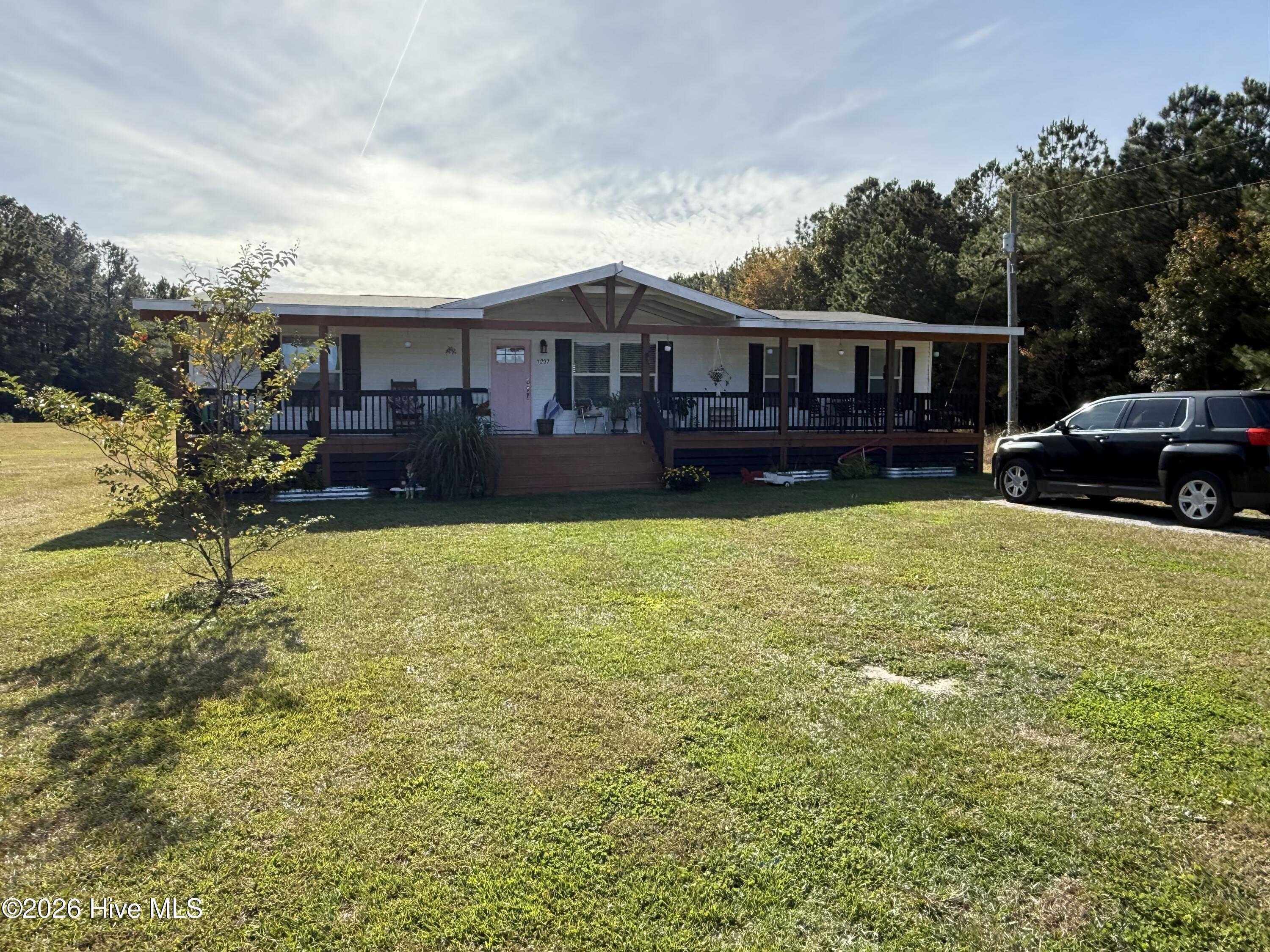 1237 Belgrade-Swansboro Road Hubert, NC 28539 - Photo 1 of 64