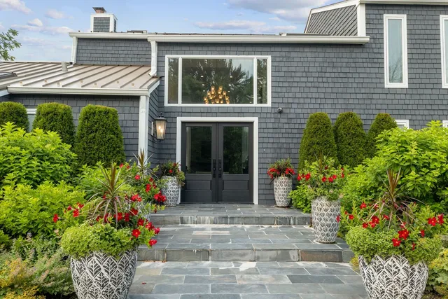 $1,949,000 | 620 West Old Elm Road, Lake Forest, IL 60045