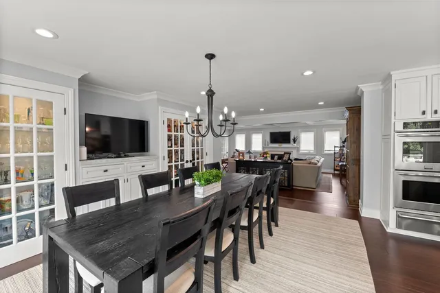 $1,949,000 | 620 West Old Elm Road, Lake Forest, IL 60045