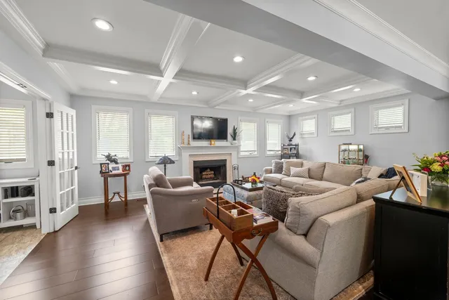 $1,949,000 | 620 West Old Elm Road, Lake Forest, IL 60045