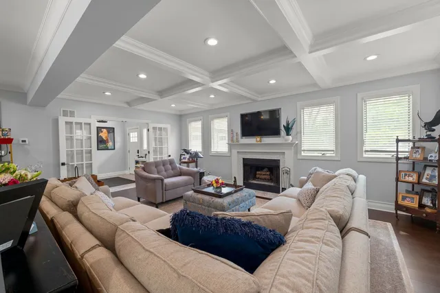 $1,949,000 | 620 West Old Elm Road, Lake Forest, IL 60045