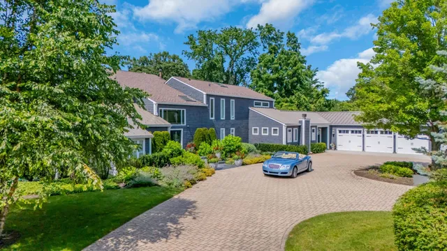 $1,949,000 | 620 West Old Elm Road, Lake Forest, IL 60045