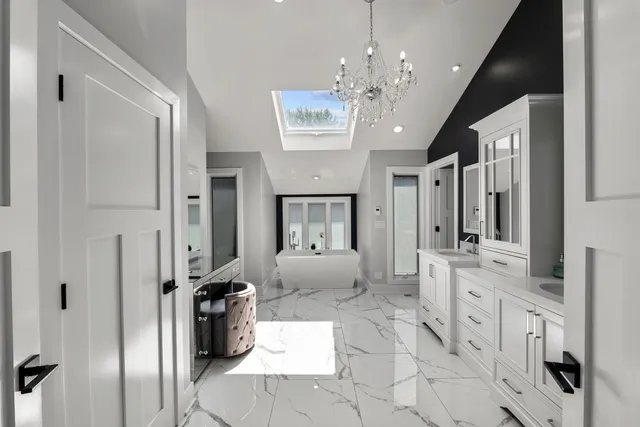 $1,949,000 | 620 West Old Elm Road, Lake Forest, IL 60045